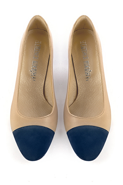 Navy blue and tan beige women's dress pumps, with a round neckline. Round toe. Medium block heels. Worn view - Florence KOOIJMAN
